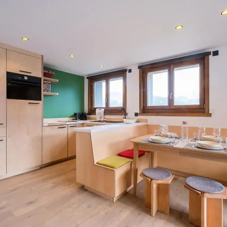 Lumineux 50m² Au Centre De Village, Proche Des Pistes Et Commerces - Fr-1-562-77 * Courchevel